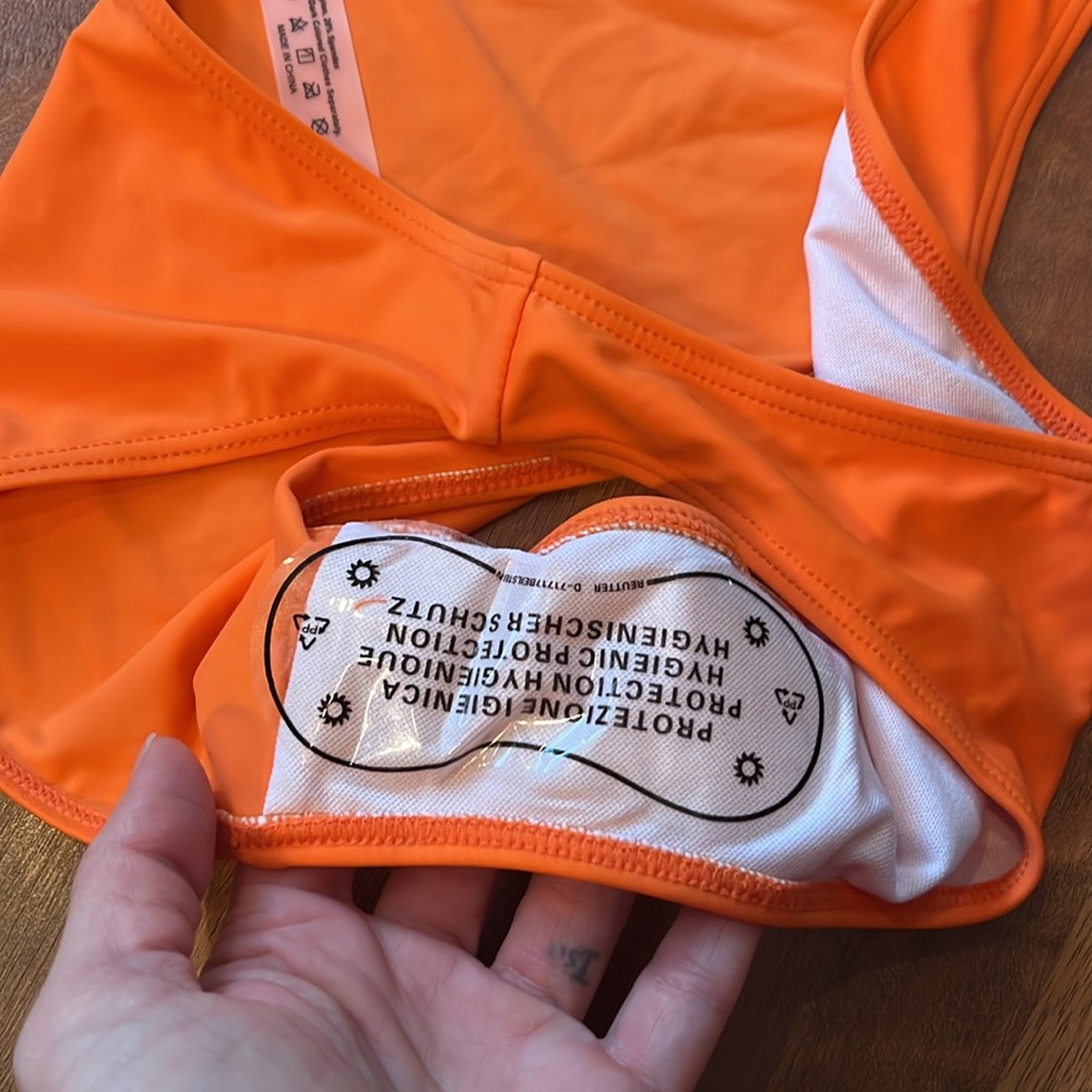New Viilop two piece, beautiful orange swimsuit - Picture 8 of 16